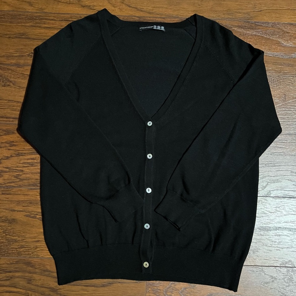 Short cardigan sweater. The brand is Atmosphere.